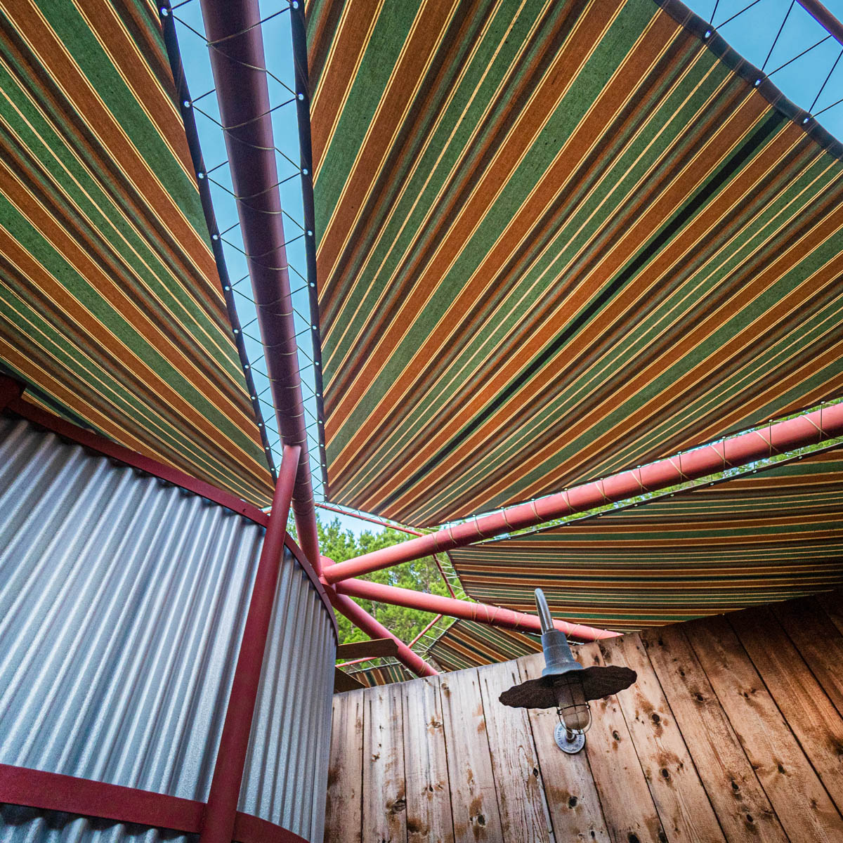 mystic-sky-ranch_pool-showers