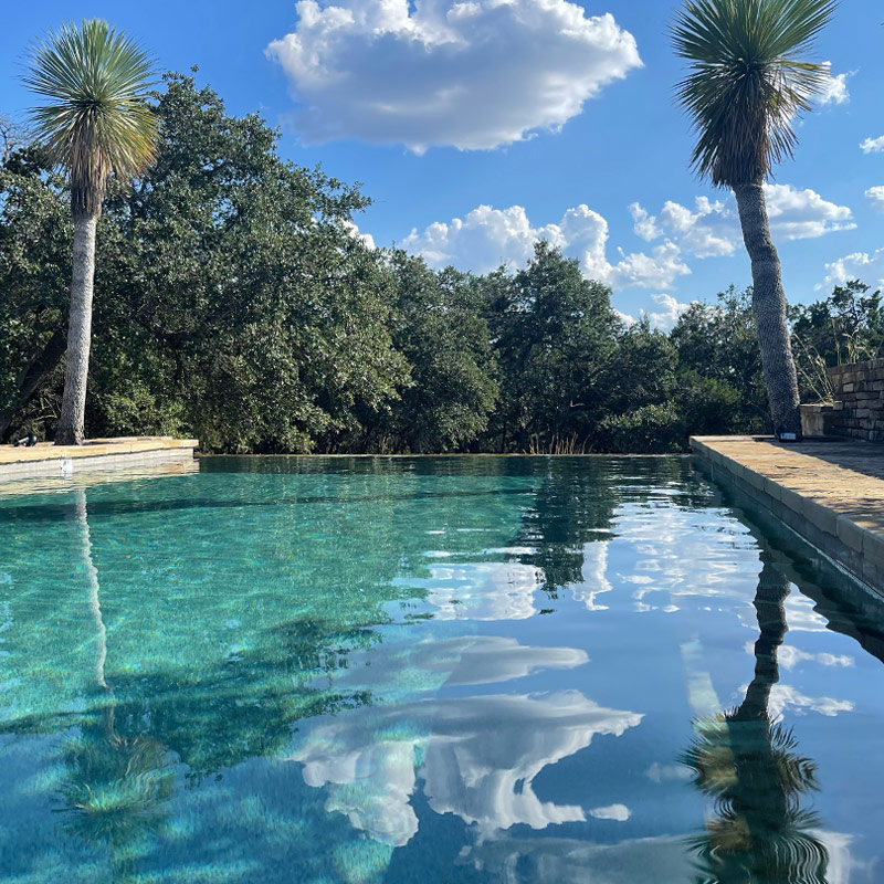 mystic-sky-ranch-poolside
