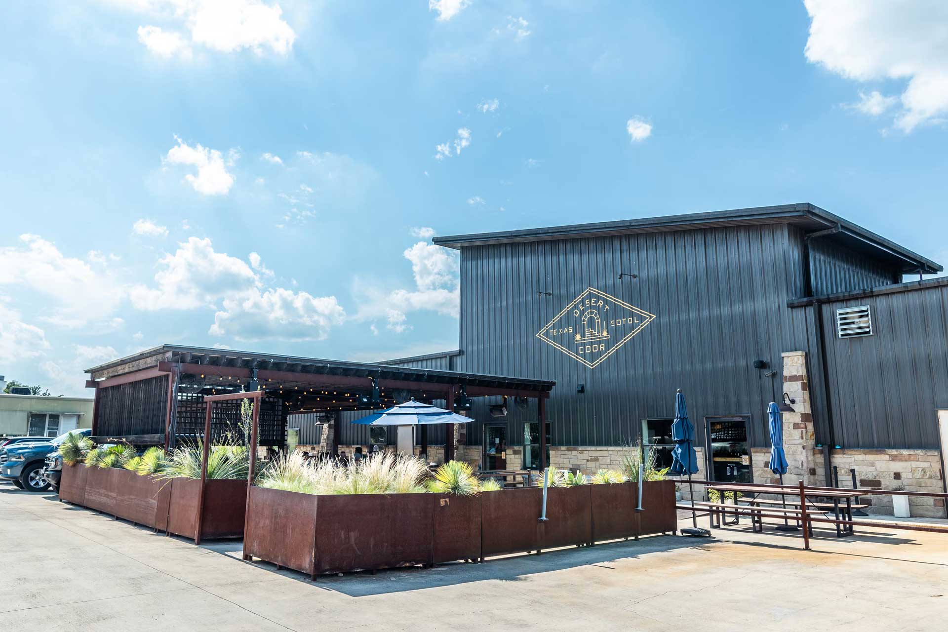 DesertDoor_Int-Ext_RichardCasteel_ATX-7_wvykco